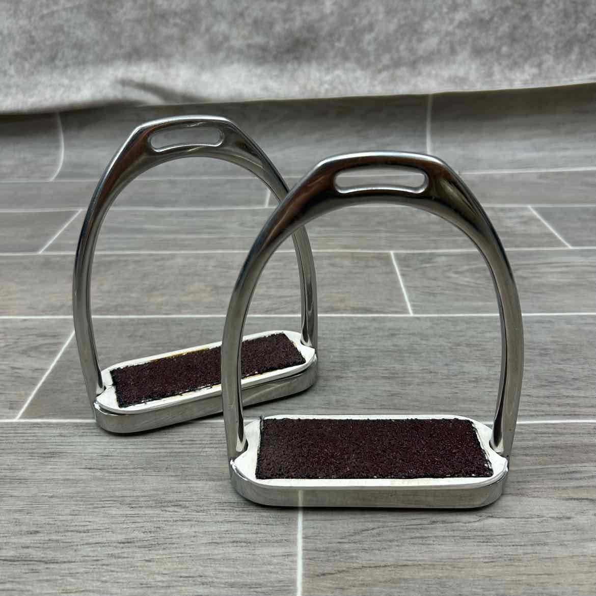 Fillis Stirrup Irons with Sure Grip Stirrup Pads, 4.75"