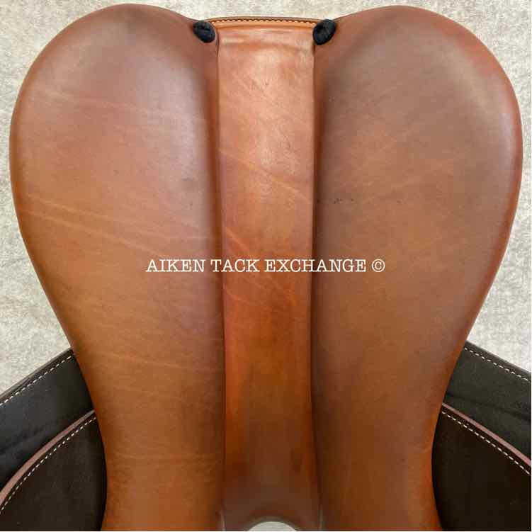**SOLD** 2019 Prestige Paris Classic Close Contact Jump Saddle, 18" Seat, 33 Tree - Medium (Adjustable), Foam Panels
