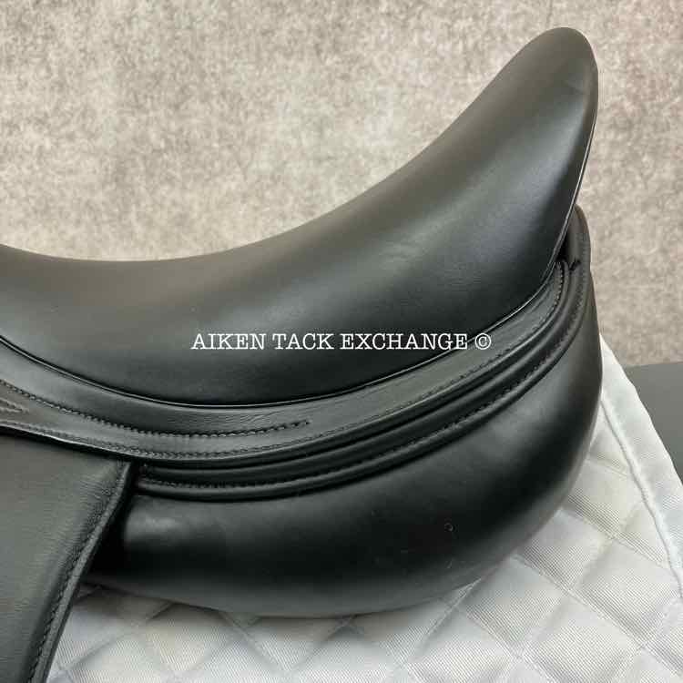 **SOLD** 2021 Amerigo Vega Dressage Deluxe Special Saddle, 18" Seat, Medium Wide Tree, Wool Flocked Panels