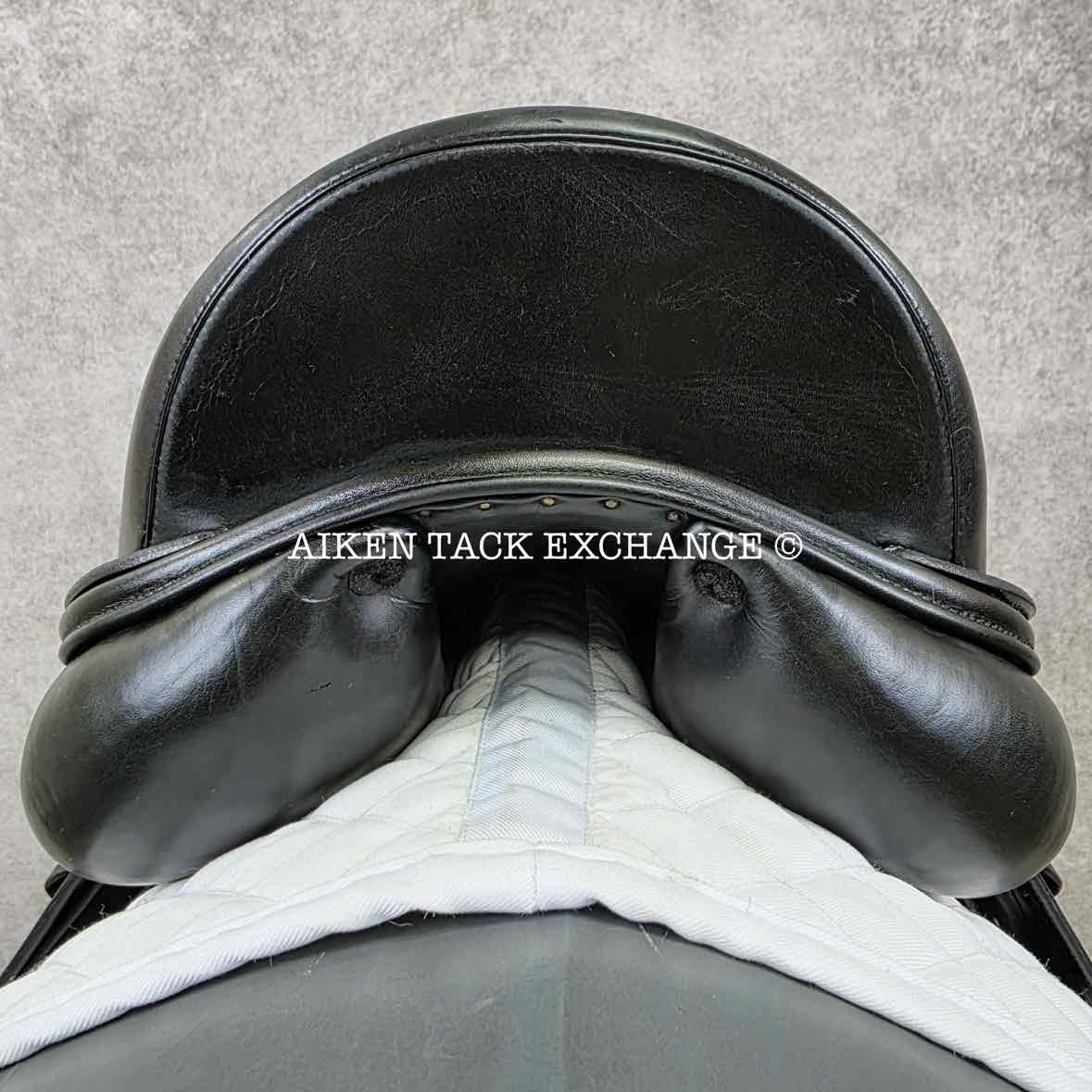 2009 Amerigo Pinerolo Classic Dressage Saddle, 17" Seat, M/MN Tree, Wool Flocked Panels