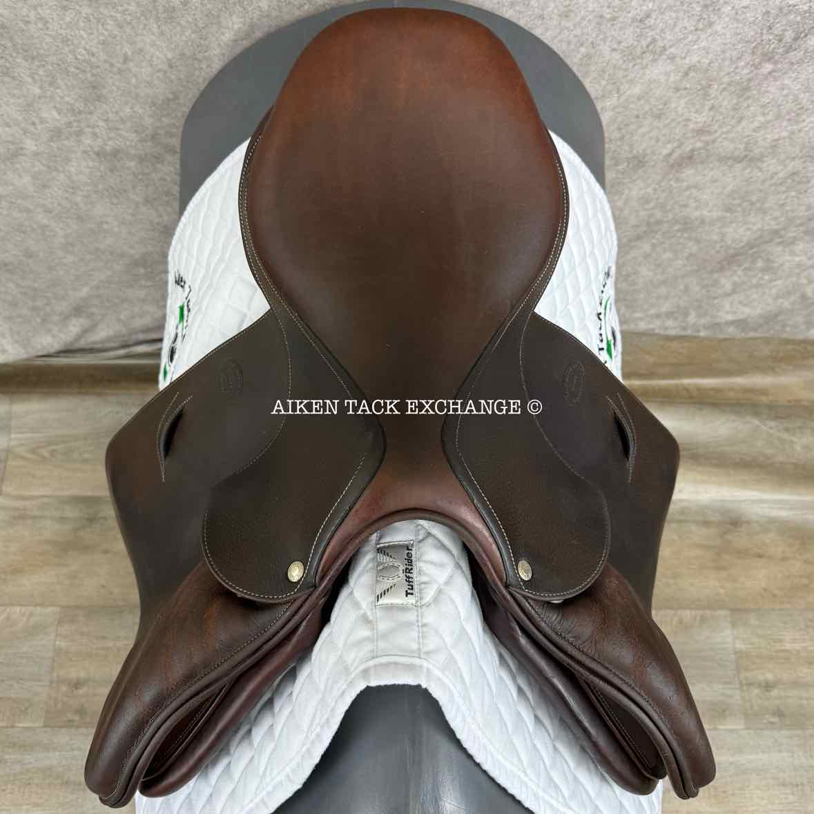 2009 Devoucoux Oldara Close Contact Jump Saddle, 17.5" Seat, 2A Flap, M/MW Tree, Foam Panels
