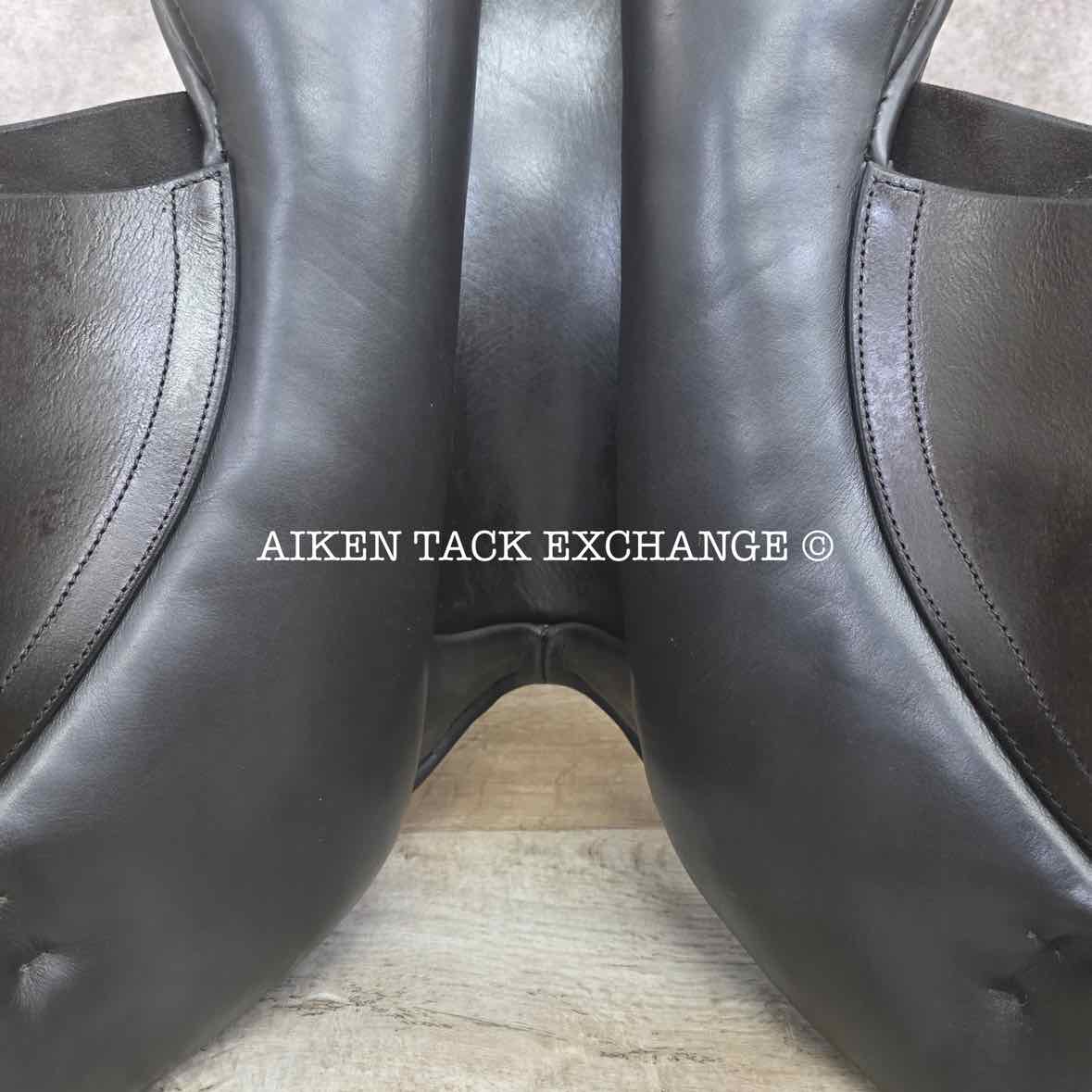 **SOLD** 2009 Black Country Ricochet Jump Saddle, 17" Seat, Medium Wide Tree, Wool Flocked Panels