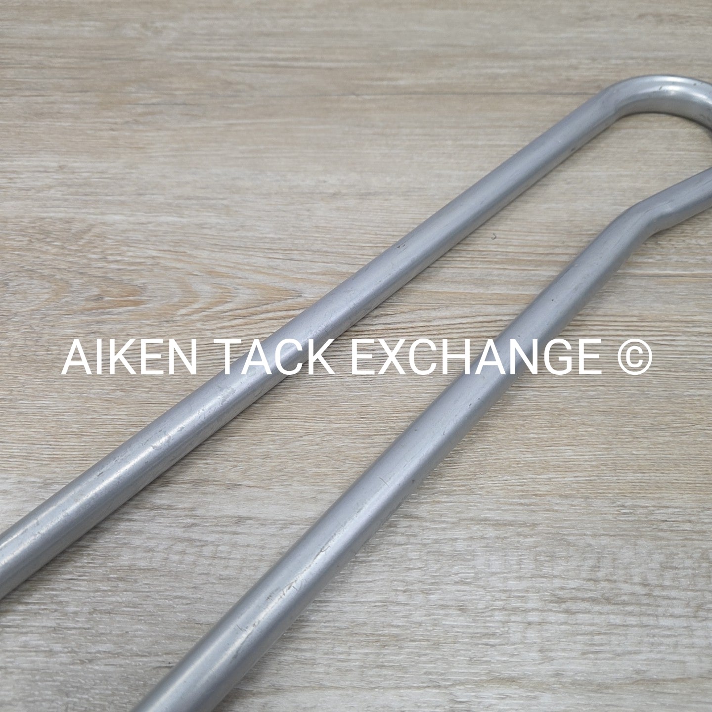 Swinging Metal Blanket Bar Rack with Wall Mounting Bracket