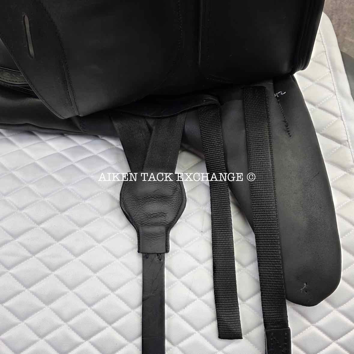 2022 MaxFlex Melina Pro Monoflap Dressage Saddle, 17" Seat, Flex Tree - Extra Wide (Adjustable), Wool Flocked Panels