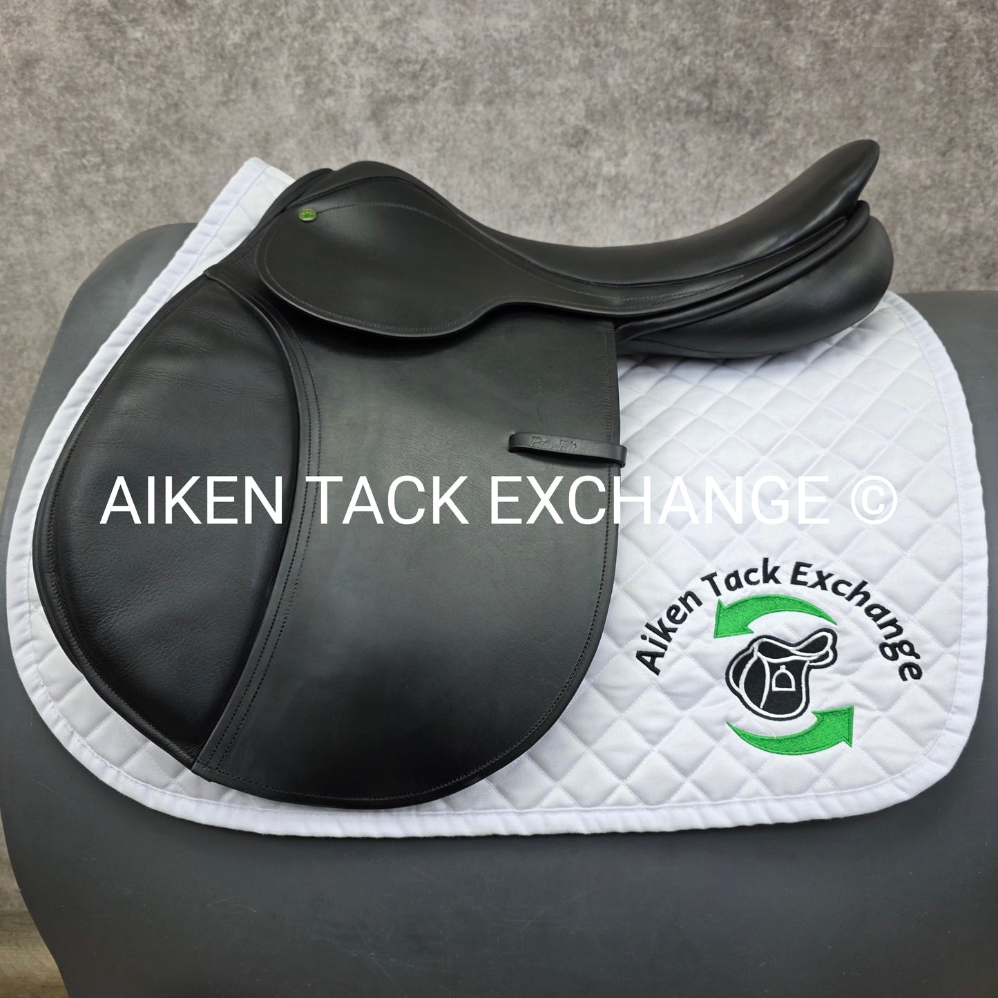 **SOLD** 2007 County Pro-Fit Close Contact Jump Saddle, 17.5" Seat, Medium Tree, Wool Flocked Panels