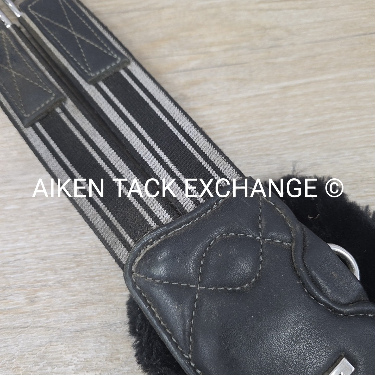 LeMieux Arika Simuwool Contour Long Girth, Black, 52"