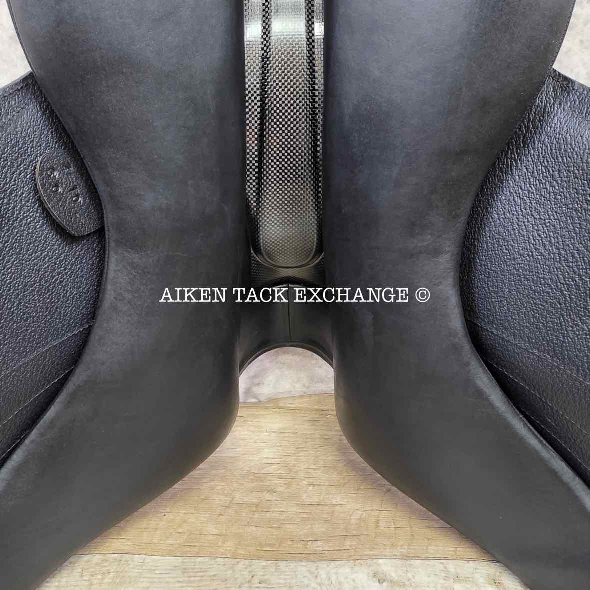 2023 Devoucoux Makila Harmonie Monoflap Dressage Saddle, 17" Seat, 1A Flap - Short, Dynamick Tree - Medium, D3D Panels, Full Buffalo Leather