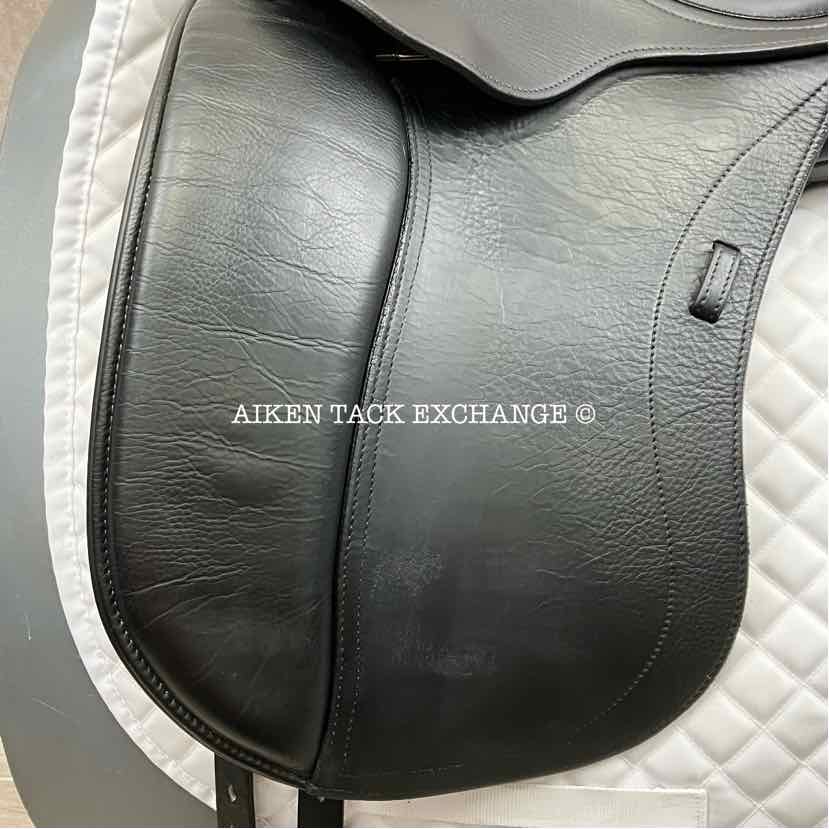 **On Trial** 2014 Schleese Obrigado Dressage Saddle, 17" Seat, Adjustable AdapTree, Wool Flocked Panels