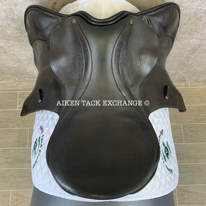 2003 County Conquest Close Contact Jump Saddle, 17.5" Seat, Low Forward Flap, Medium/Medium Wide Tree, Wool Flocked Panels