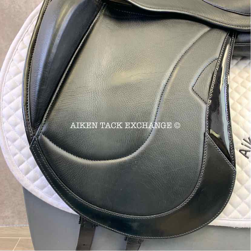 **SOLD** 2018 Stubben Centurion Monoflap Dressage Saddle, 17.5" Seat with Biomex, Short Flap, 27 cm Tree - Narrow, Wool Flocked Panels