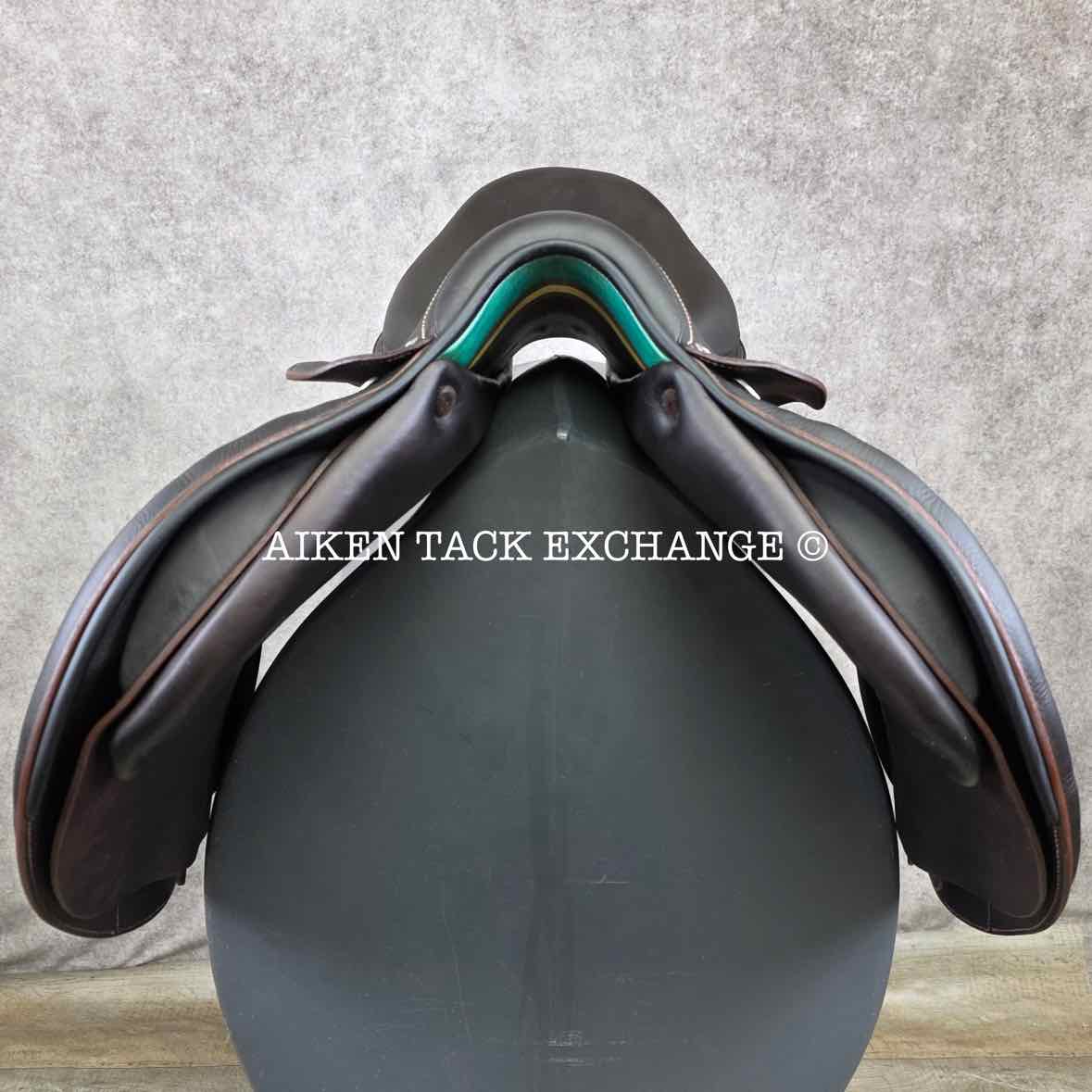 **On Trial** 2015 Voltaire Stuttgart Jump Saddle, 17.5" Seat, 3A Flap, Medium Tree, PRO Panels