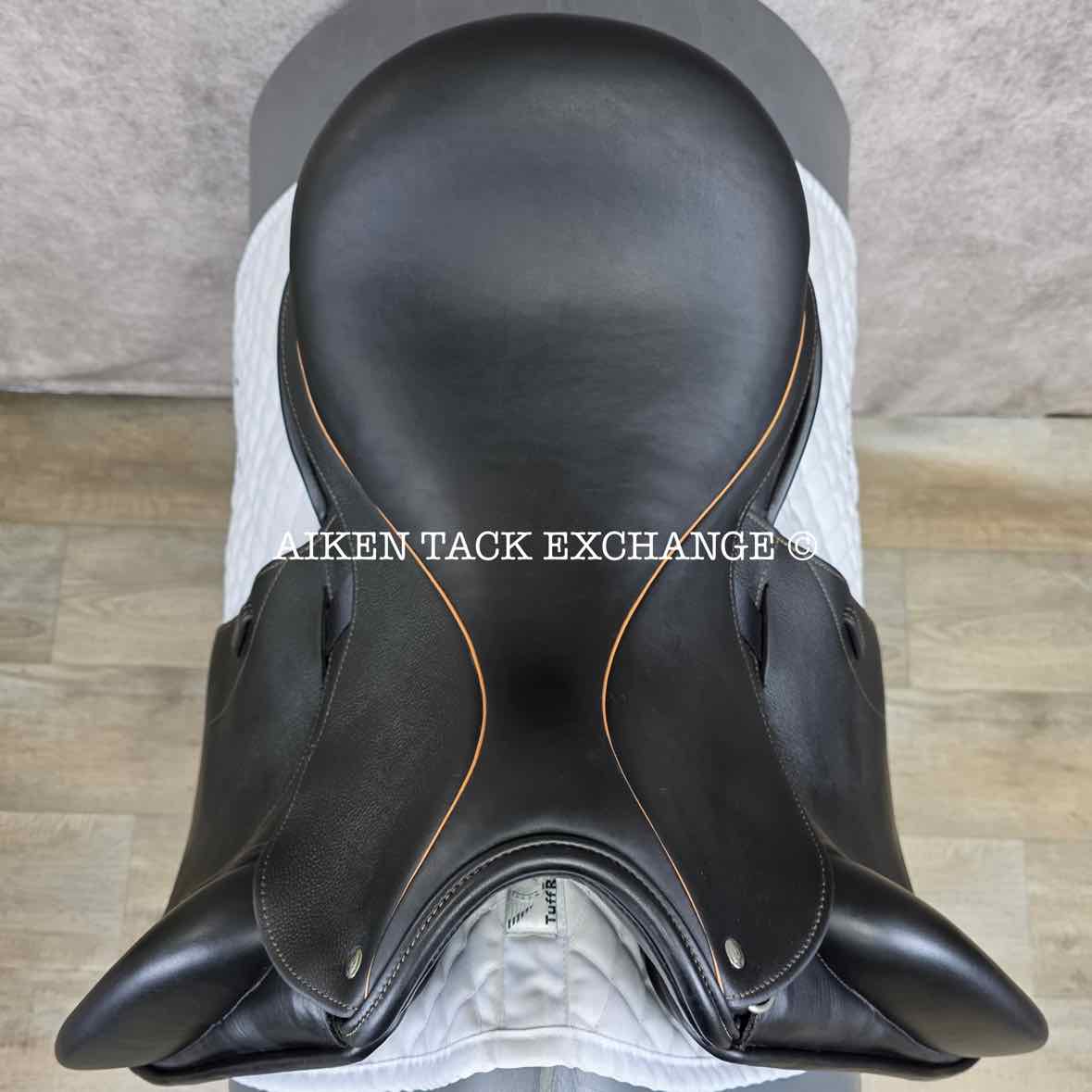 **SOLD** 2019 Custom Saddlery Icon Alpha Monoflap Dressage Saddle, 17.5" Seat, Adjustable Tree, Wool Flocked Panels