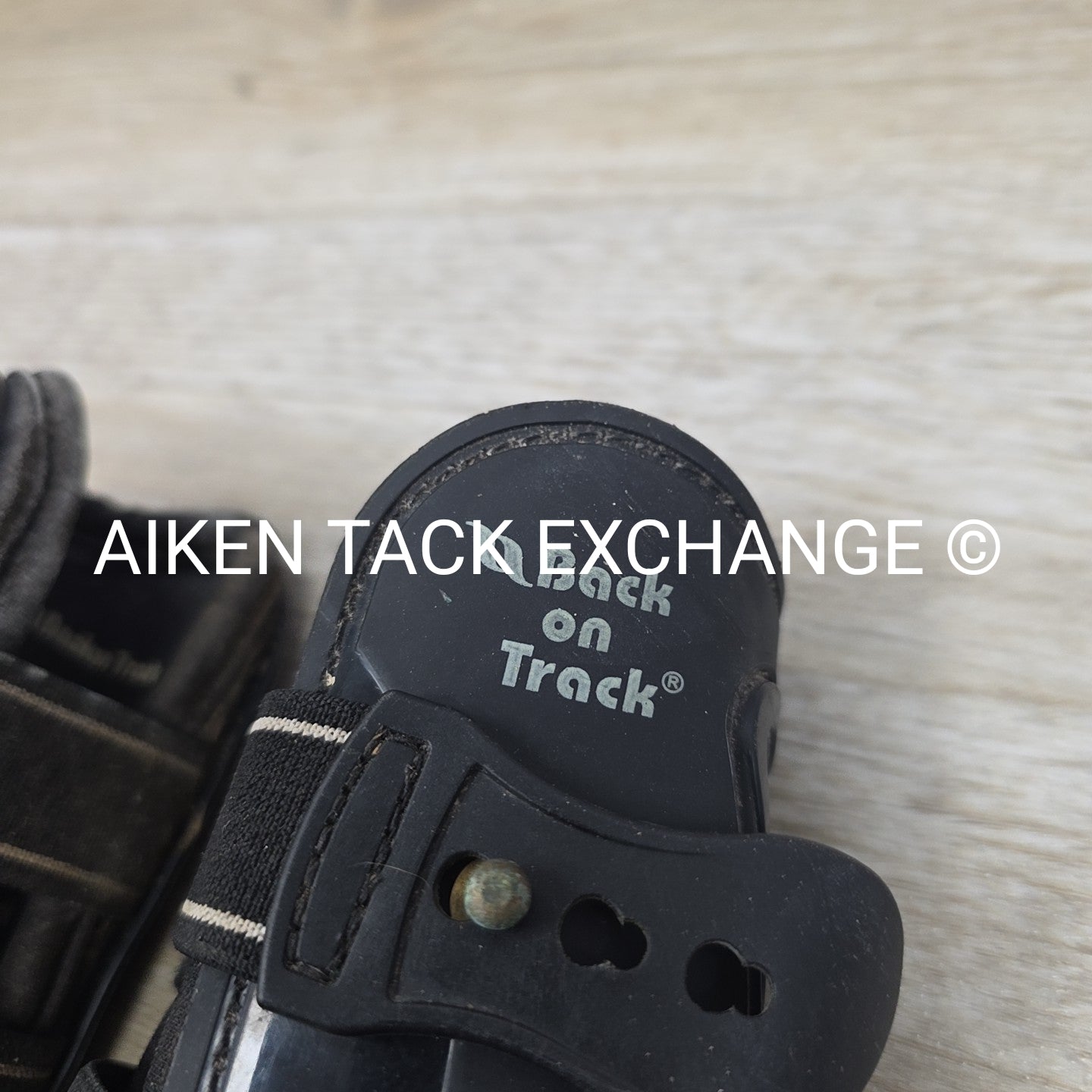 BARGAIN BUNDLE: Back on Track Front Boots, Cob & Veredus Pro Jump Hind Fetlock B