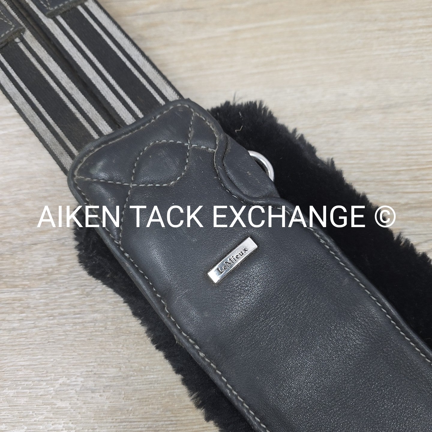 LeMieux Arika Simuwool Contour Long Girth, Black, 52"