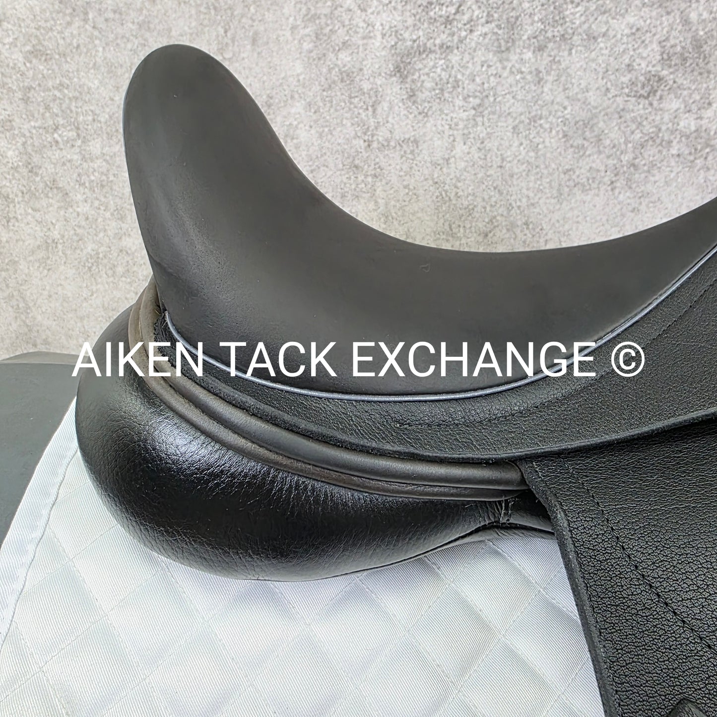 2021 Custom Saddlery Advantage R Monoflap Dressage Saddle, 18" Seat, Adjustable Tree, Wool Flocked Panels