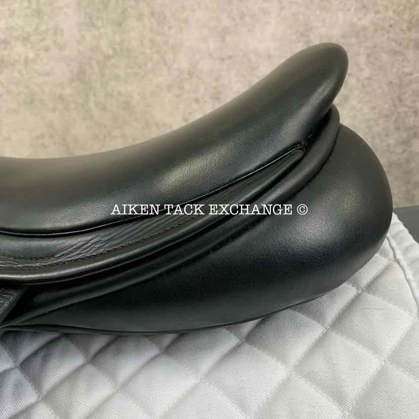 2011 County Innovation Jump Saddle, 17.5" Seat, Forward Flap, Medium Tree, Wool Flocked Skid Row Panels