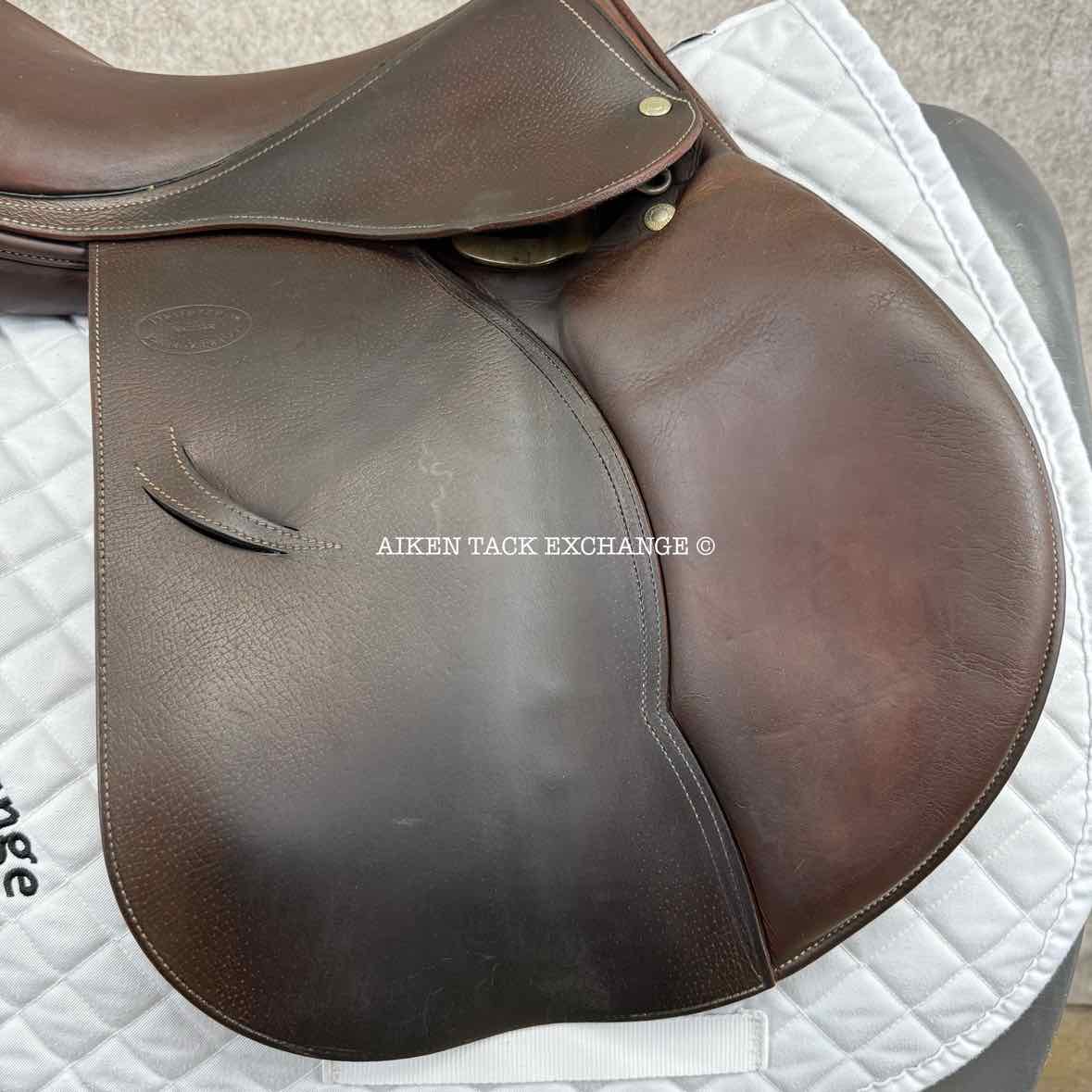 2009 Devoucoux Oldara Close Contact Jump Saddle, 17.5" Seat, 2A Flap, M/MW Tree, Foam Panels