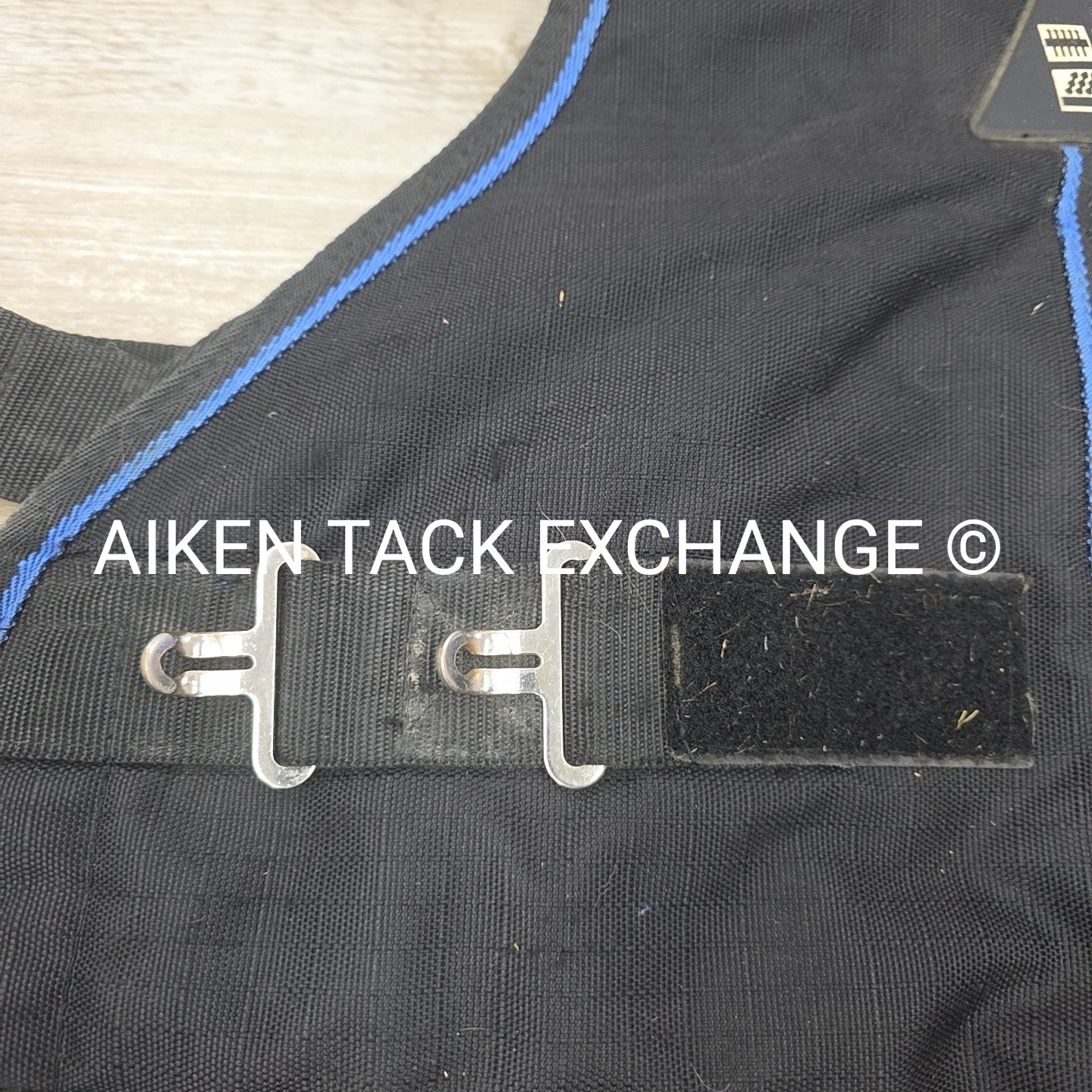 Horze Avalance Medium Weight Turnout Blanket, Size 72"