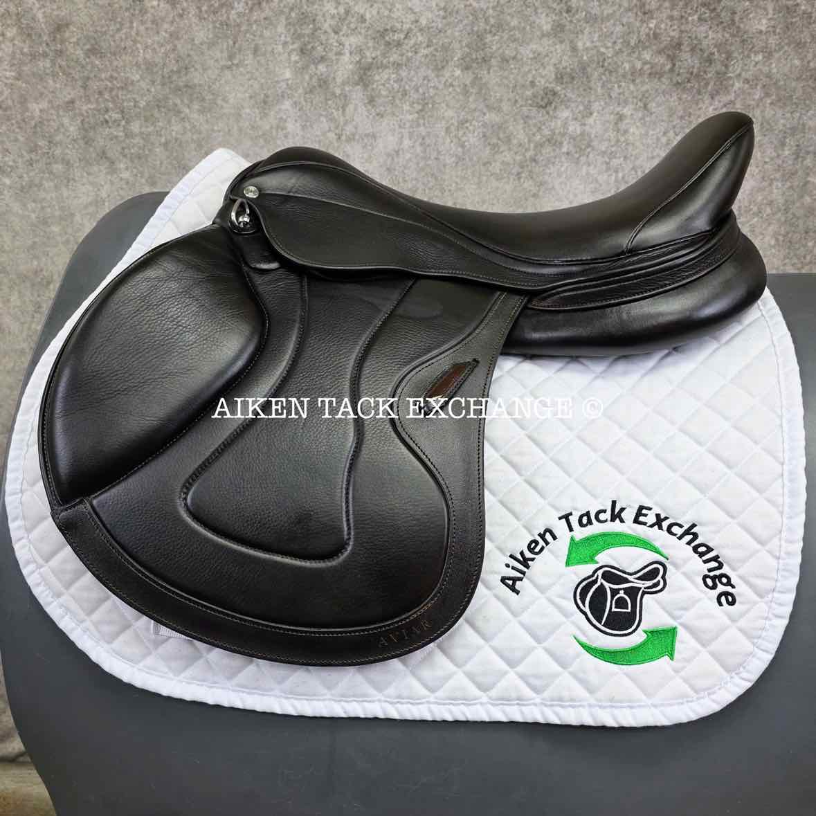 2022 Aviar Ace Close Contact Jump Saddle, 18" Seat, Adjustable Flex Tree, Foam Panels