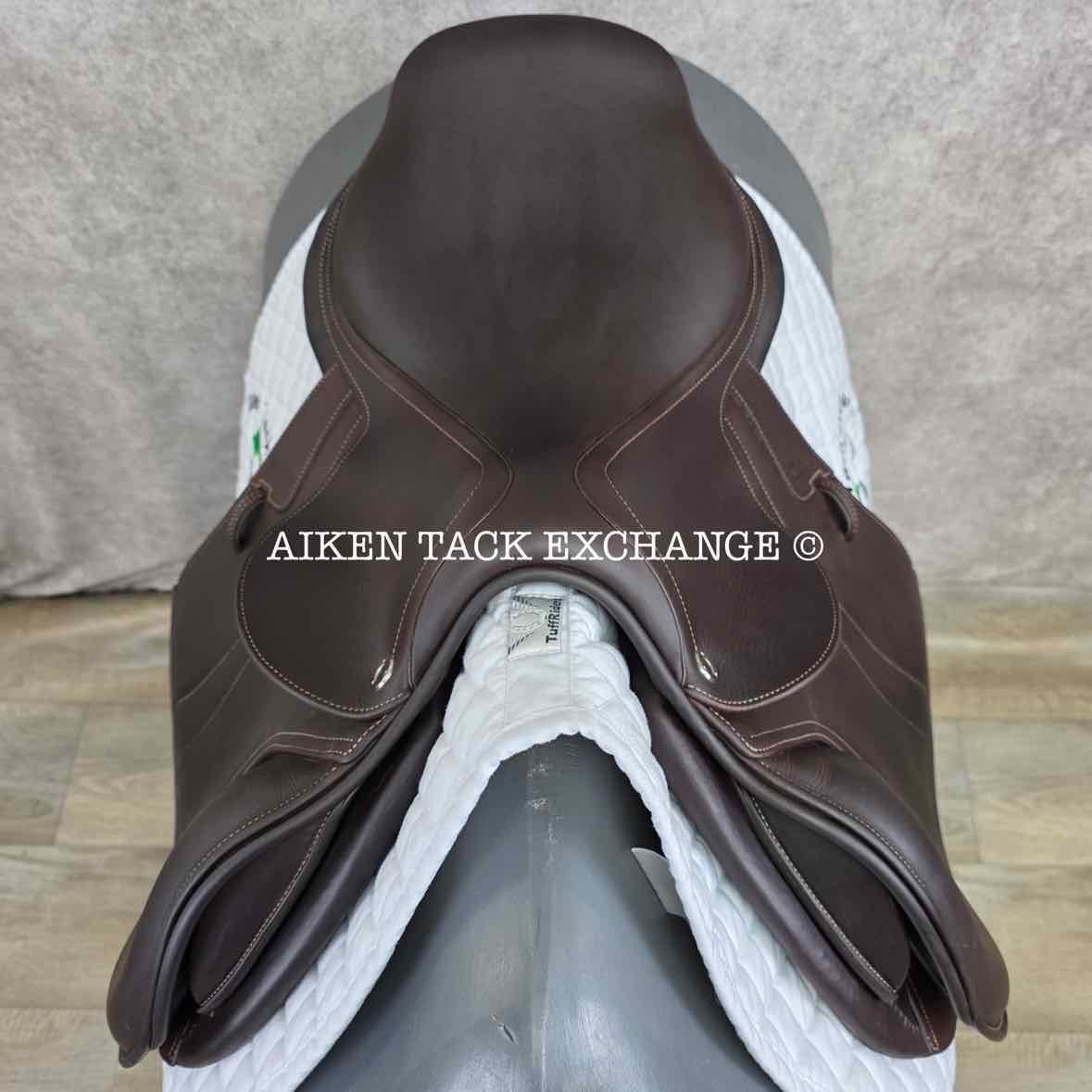 2024 CWD SE01 Close Contact Jump Saddle, 17" Seat, 3CH Flap, Medium Tree, Foam Panels, Full Buffalo Leather