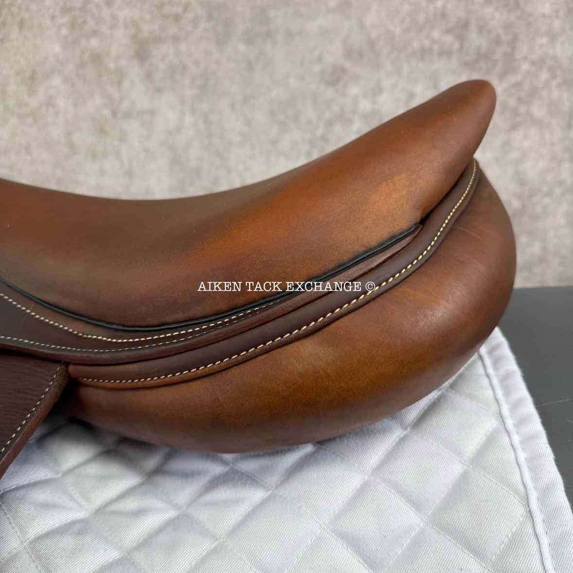 2009 Devoucoux Oldara Close Contact Jump Saddle, 18" Seat, 3A Flap, Medium Wide Tree, Foam Panels