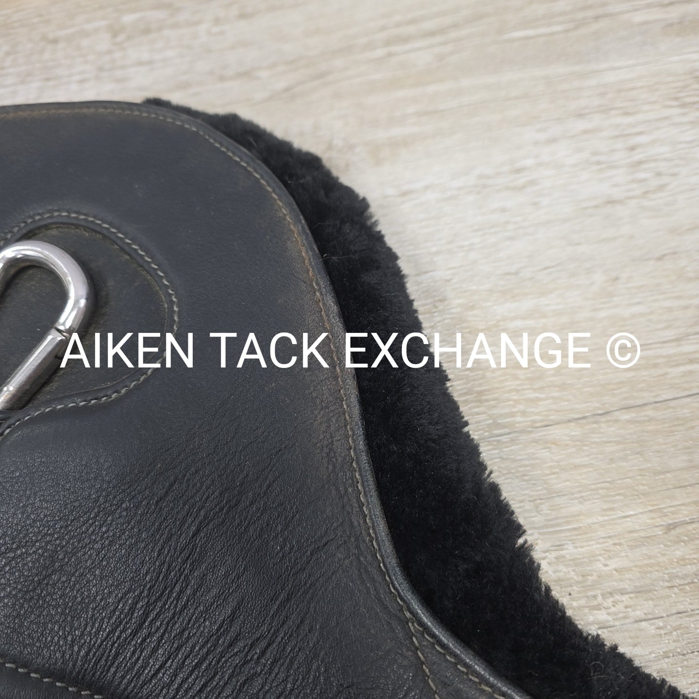 LeMieux Arika Simuwool Contour Long Girth, Black, 52"