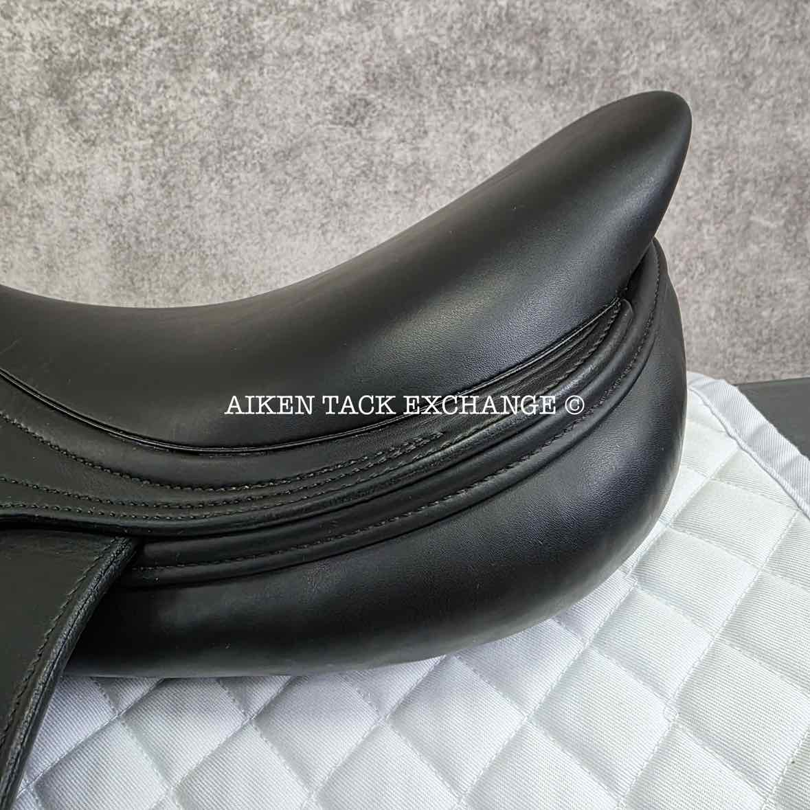 **SOLD** 2020 Amerigo Pinerolo HC Jump Saddle, 17" Seat, Medium Wide Tree, Wool Flocked Panels