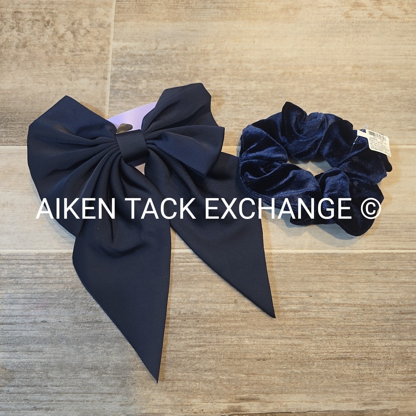 Claire's Hair Bundle - 1 Scrunchie, 1 Hair Clip