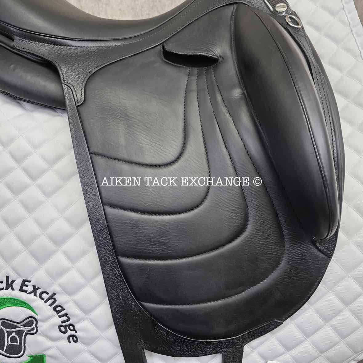2022 Devoucoux Makila Harmonie Monoflap Dressage Saddle, 17.5" Seat - 002, 2A Flap, Dynamick Tree - Medium, D3D Panels, Full Buffalo Leather