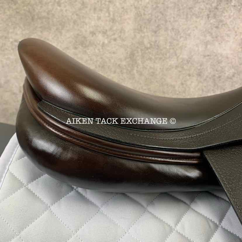 2018 Amerigo Vega Jump Saddle, 18" Seat, Medium Wide Tree, Wool Flocked Panels