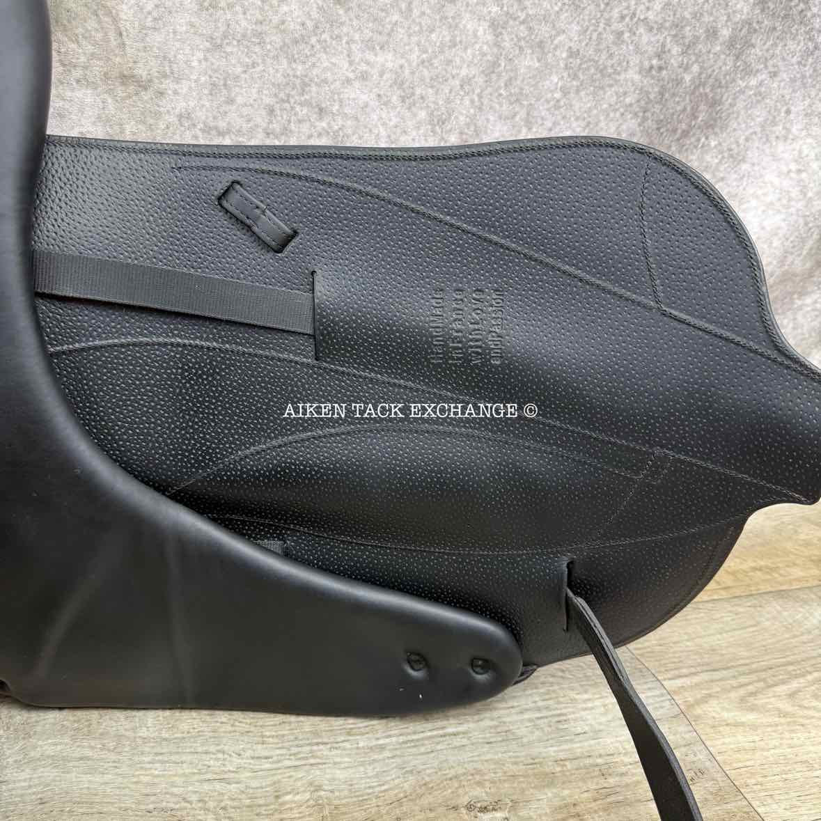 2017 Voltaire Adelaide Monoflap Dressage Saddle, 18" Seat, 3A Flap, W/XW Tree, Foam XFIN Panels, Full Buffalo Leather