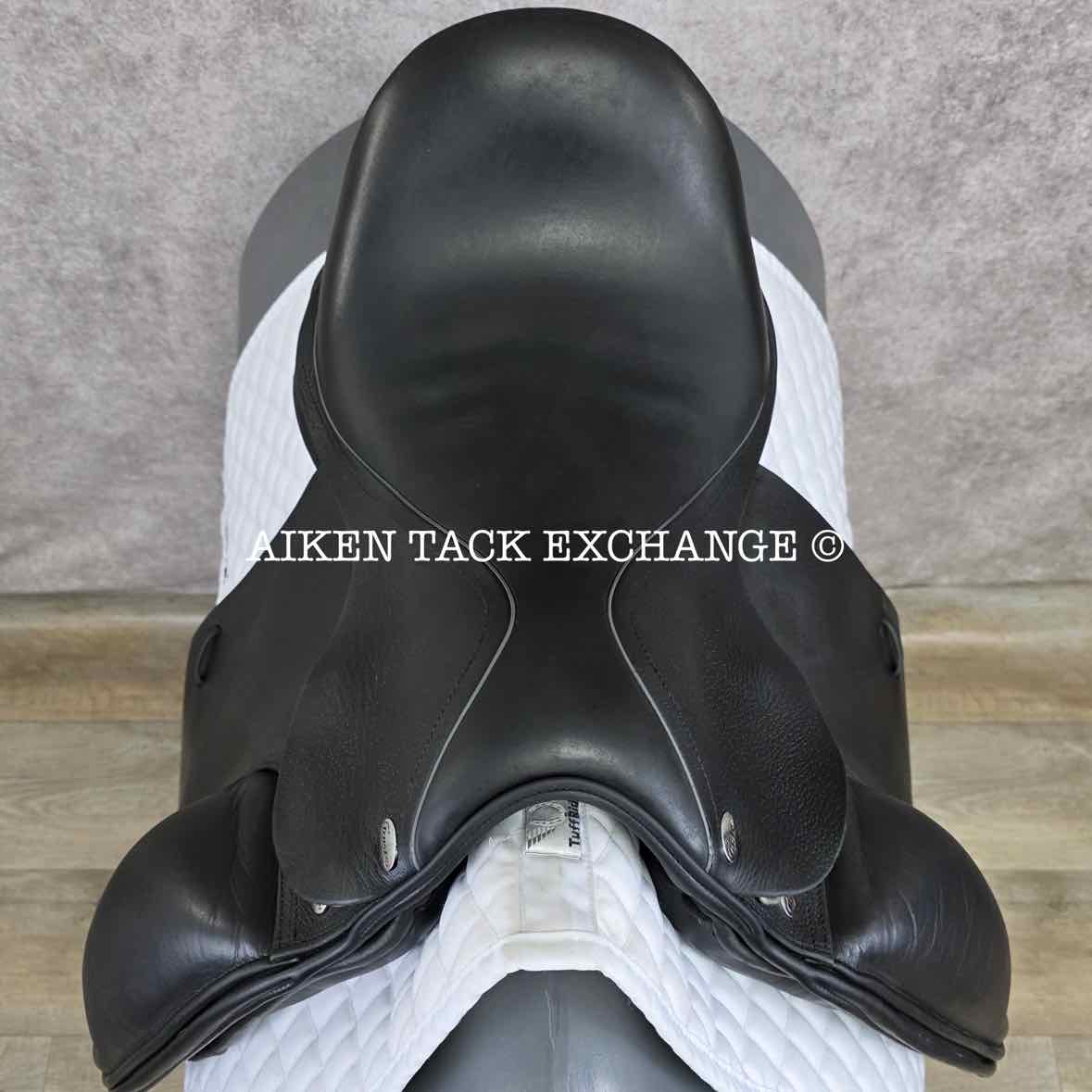 Verhan Trustin Free Shoulder Dressage Saddle, 17.5" Seat, Medium Wide Tree, Wool Flocked Panels