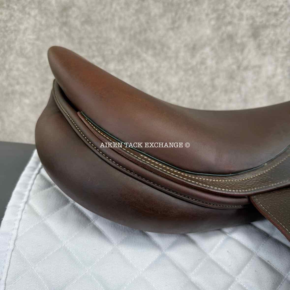 2009 Devoucoux Oldara Close Contact Jump Saddle, 17.5" Seat, 2A Flap, M/MW Tree, Foam Panels