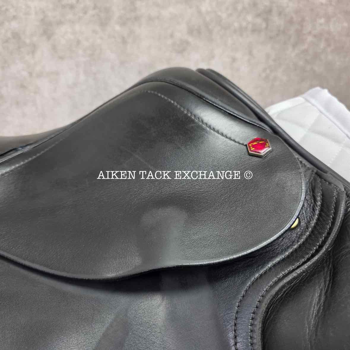 **SOLD** 2001 Albion Kontrol Close Contact Jump Saddle, 17.5" Seat, Medium Narrow Tree, Wool Flocked Panels