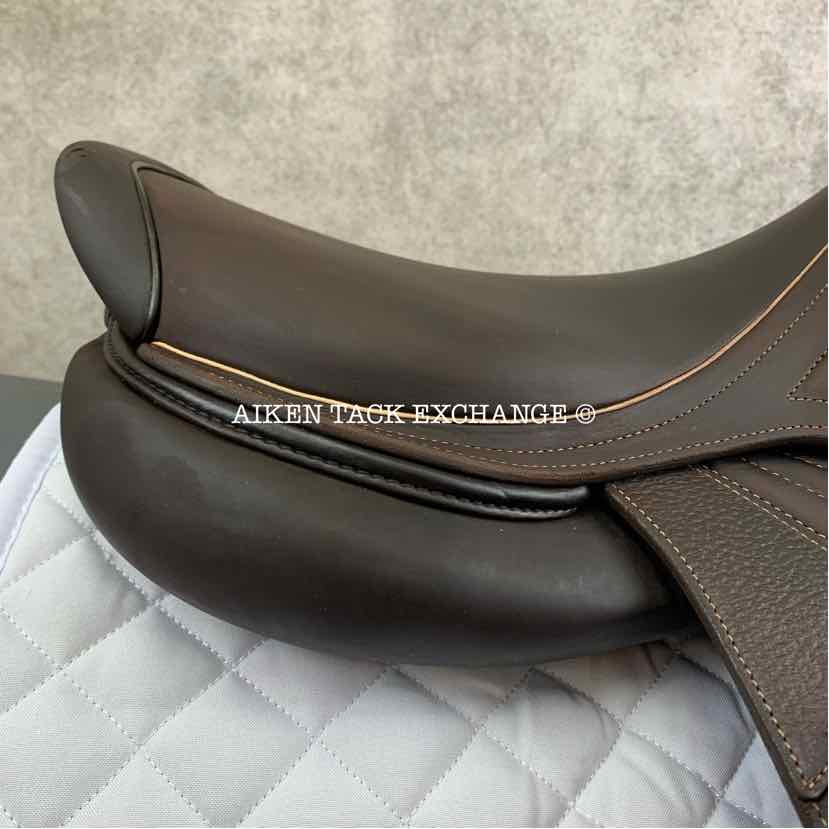 2023 CWD SE32 2GS Mademoiselle Close Contact Jump Saddle, 17.5" Seat - S2, 2L Flap, Dynamik Flex Tree - Medium, Foam Panels, Full Buffalo Leather