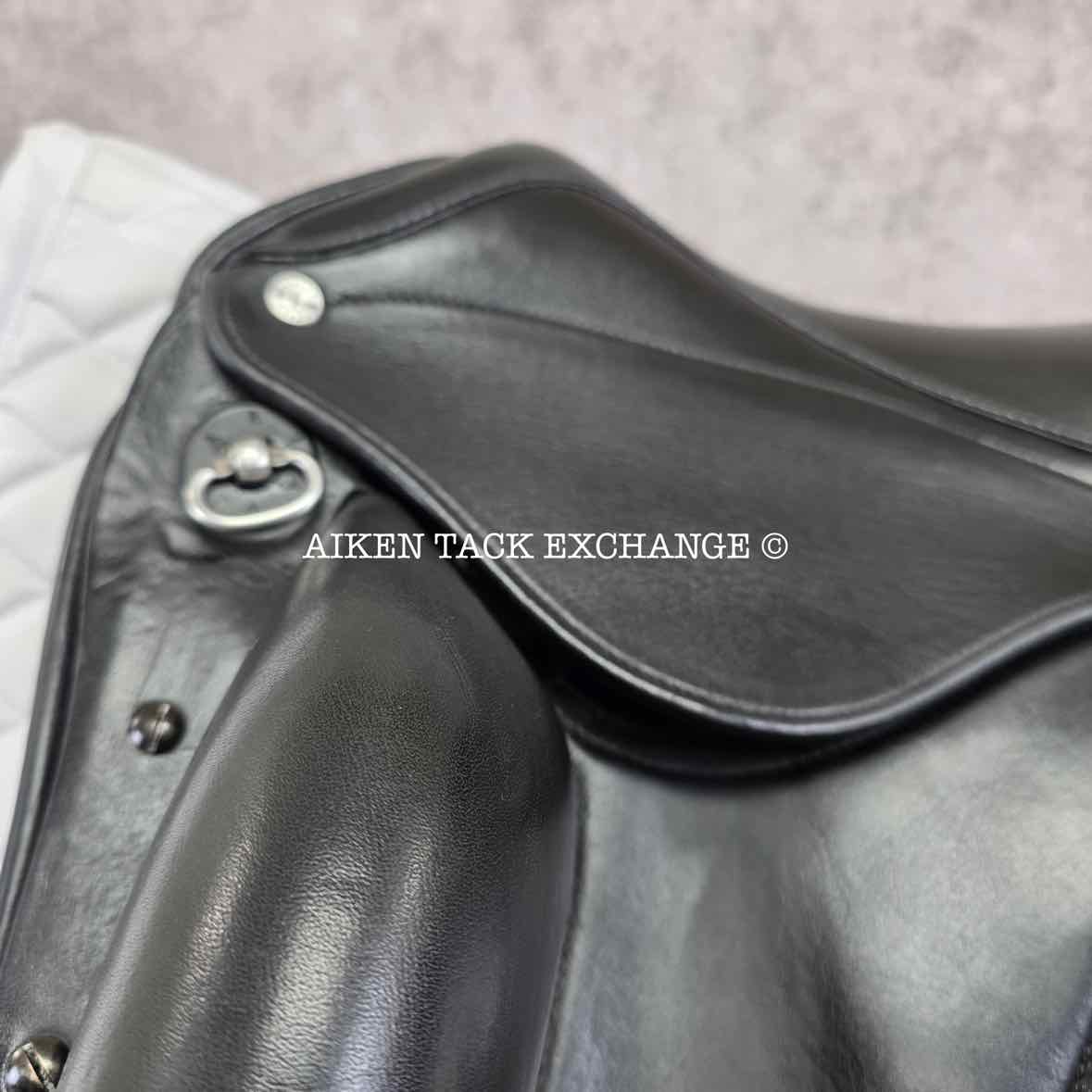 2022 Aviar Sparrow 1.0 Monoflap Dressage Saddle, 18" Seat, Adjustable Tree, Foam Panels