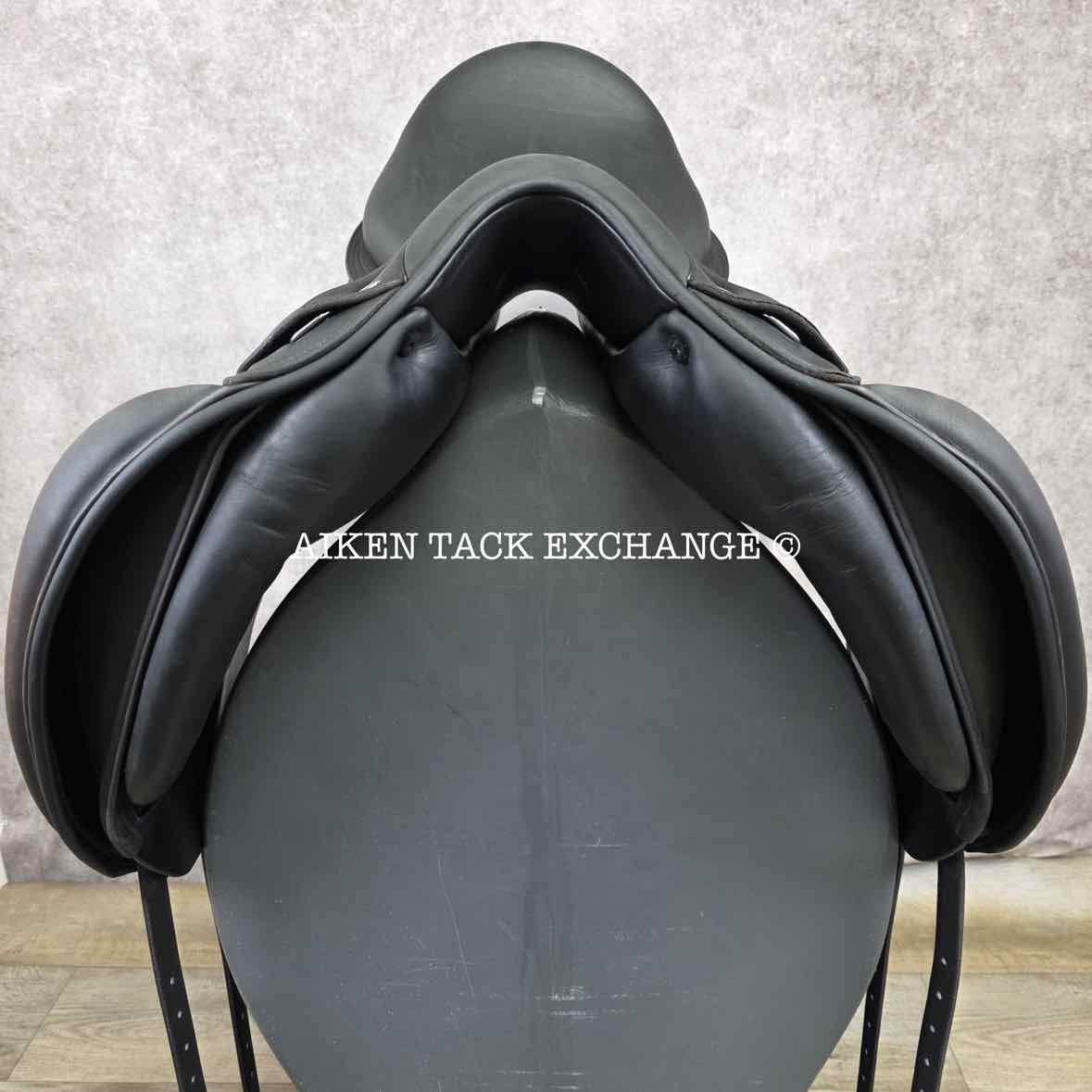 2015 Amerigo Pinerolo Classic Dressage Saddle, 17" Seat, MW/W Tree, Wool Flocked Panels