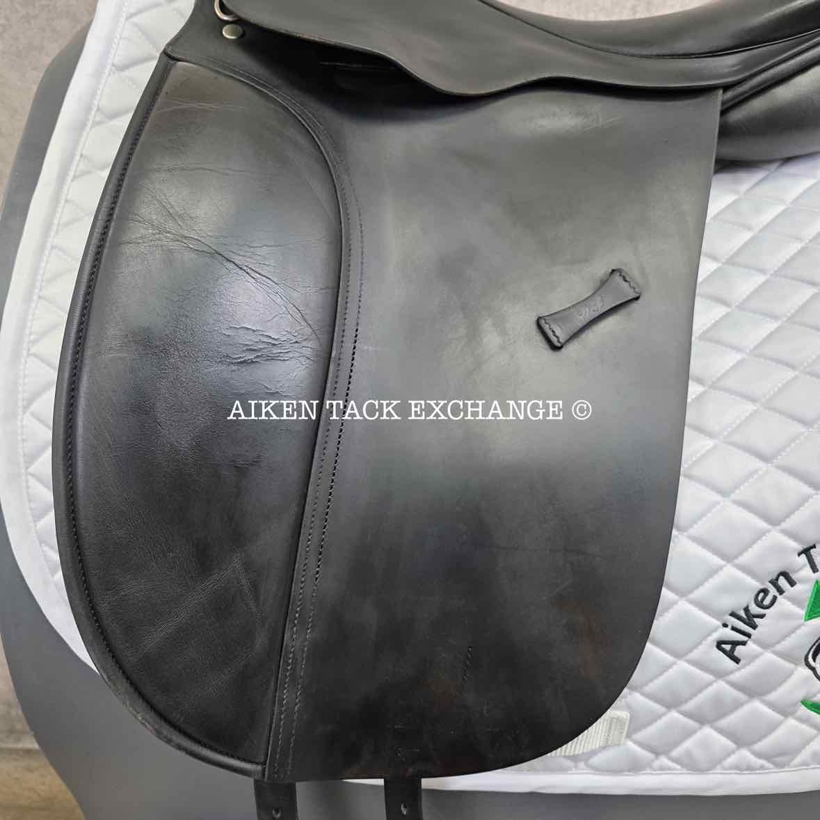 1998 County WB 2000 Dressage Saddle, 18" Seat, Medium Tree, Wool Flocked Panels