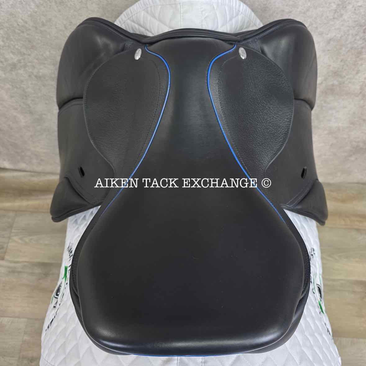 **SOLD** Adam Ellis Jump Saddle, 17" Seat, Medium Wide Tree, Wool Flocked Panels