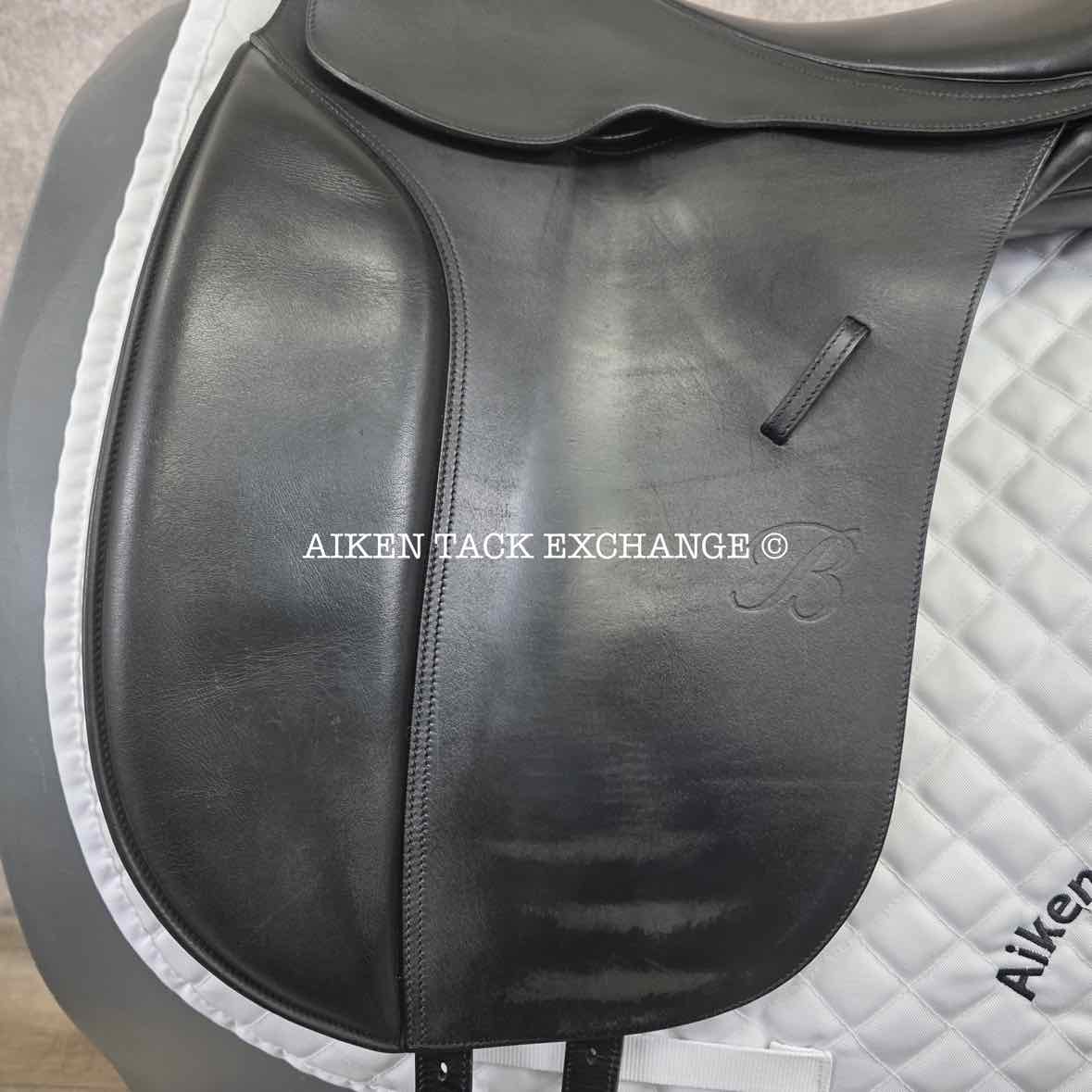 2004 Bates Caprilli Dressage Saddle, 18" Seat, Adjustable Tree - Changeable Gullet, Wool Flocked Panels