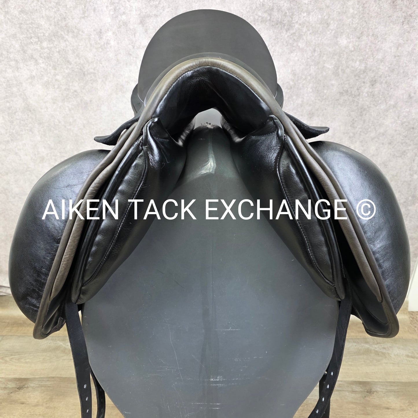 2021 Custom Saddlery Advantage R Monoflap Dressage Saddle, 18" Seat, Adjustable Tree, Wool Flocked Panels