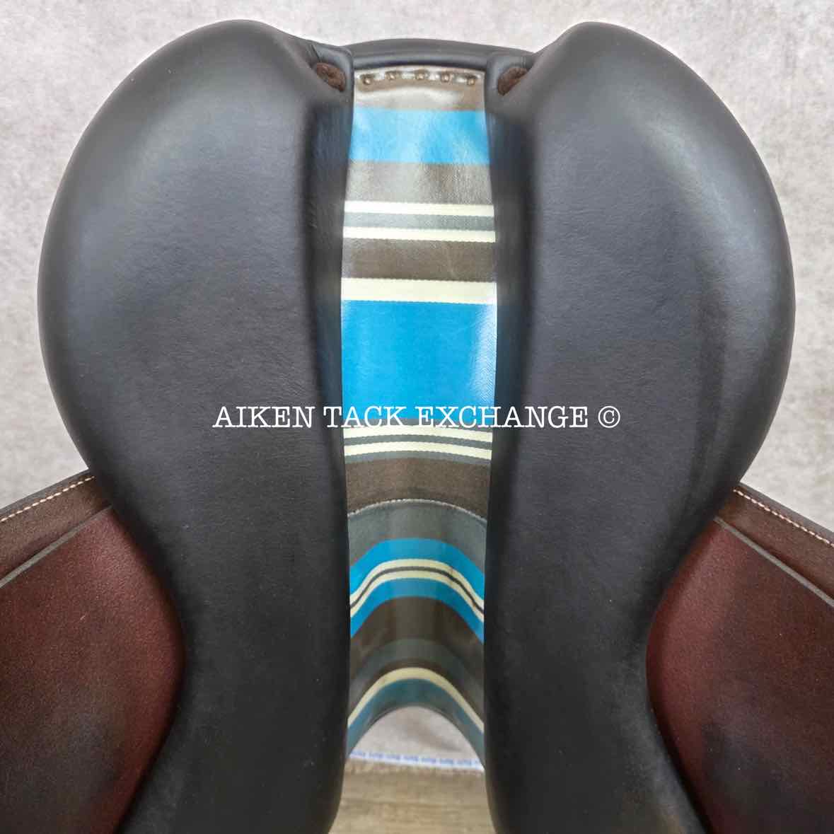 2022 Voltaire Palm Beach Close Contact Jump Saddle, 16.5" Seat, 2AA Flap, Medium Wide Tree, PRO Panels