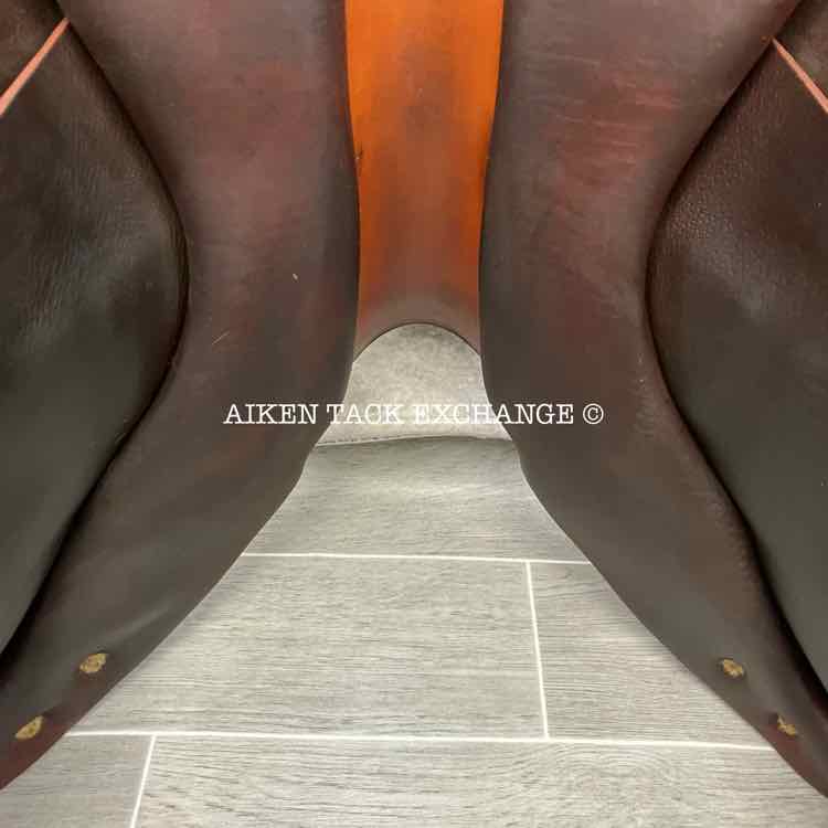 2002 Luc Childeric M Close Contact Jump Saddle, 17" Seat, 3 Flap, AO Tree - Medium Wide/Wide, Foam Panels