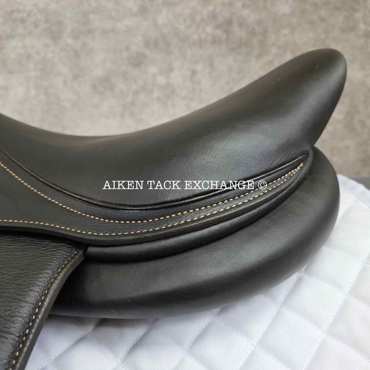 2021 Voltaire Stuttgart Jump Saddle, 17" Seat, 2A Flap, Medium Wide Tree, PRO Panels, Full Buffalo Leather