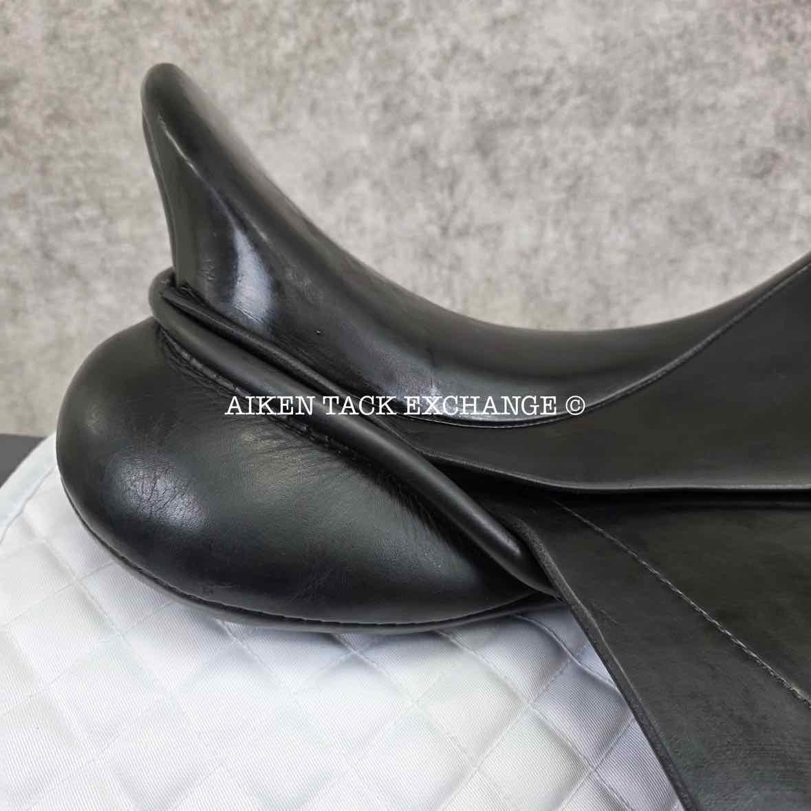 2003 Hennig Dressage Saddle, 17" Seat, Medium Narrow Tree, Wool Flocked Panels