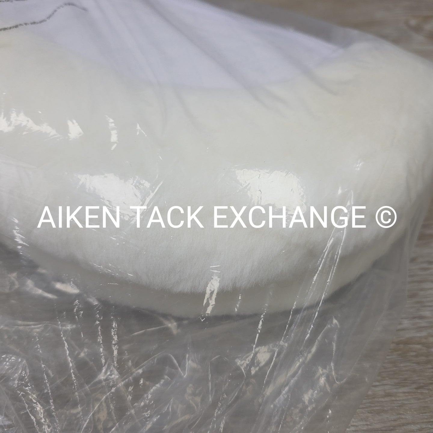 Majyk Equipe Ergonomic Shimmable Sheepskin Half Pad, With Rear Shims, Size Mediu