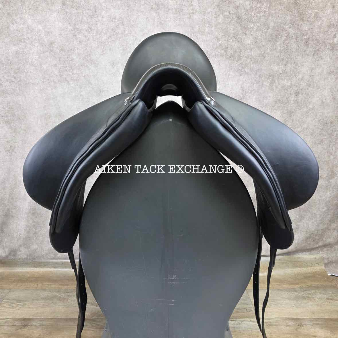 2025 Devoucoux Makila Harmonie Dressage Saddle, 17.5" Seat, 1A Flap, Medium? Tree, D3D Panels