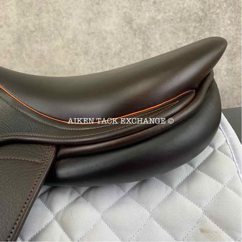 2023 Childeric FLP Close Contact Jump Saddle, 18" Seat, 2 3/4 Flap, M/MW Tree, Foam Panels, Full Buffalo Leather