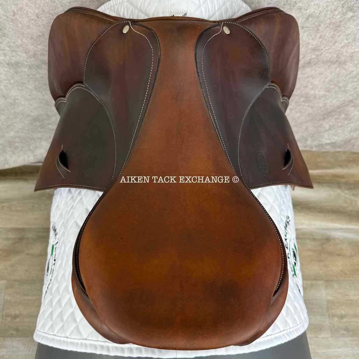 2009 Devoucoux Oldara Close Contact Jump Saddle, 18" Seat, 3A Flap, Medium Wide Tree, Foam Panels