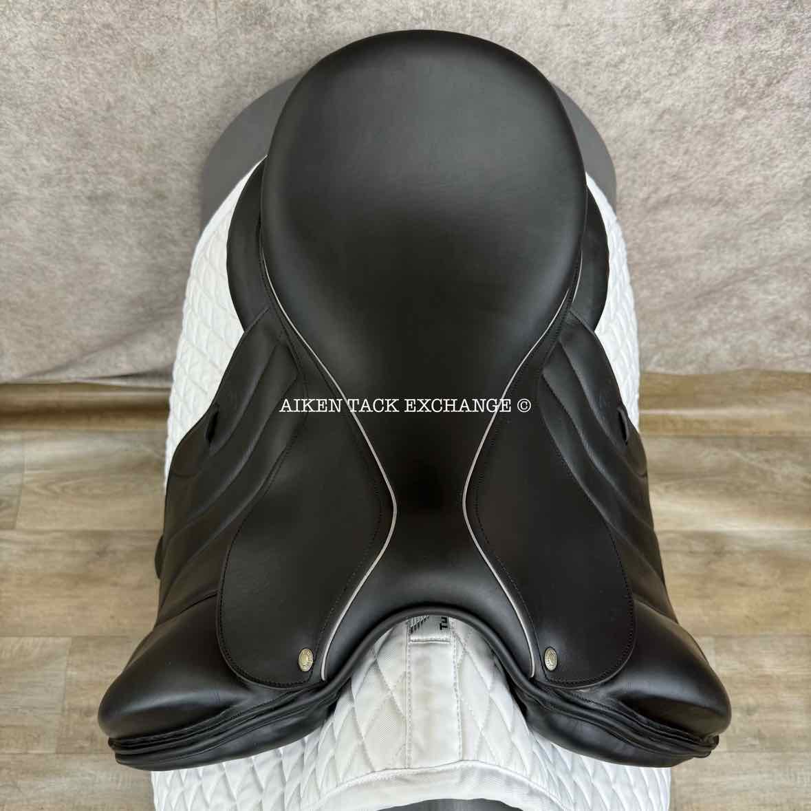 2015 Devoucoux Makila O Monoflap Dressage Saddle, 18" Seat, 1 Flap, Medium Wide Tree, D3D Panels, Full Buffalo Leather
